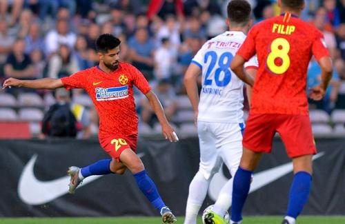 Vână a crescut la Viitorul, care l-a împrumutat în două rânduri, un an la AS Roma Primavera și un an la Dunărea Călărași
