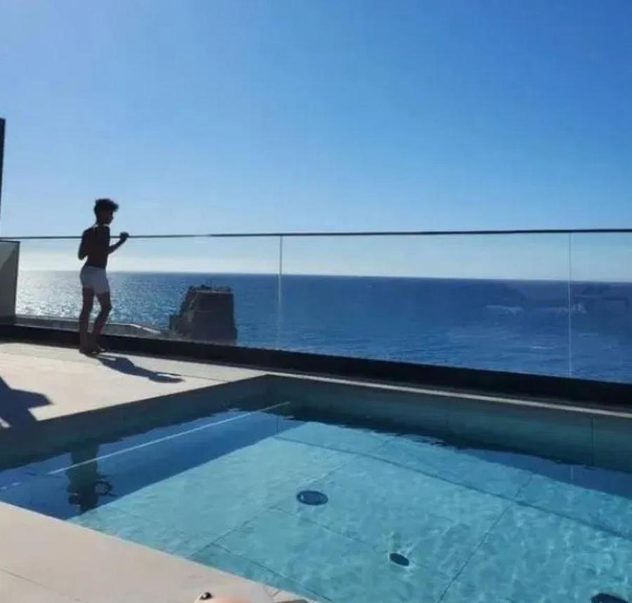 sursă foto: instagram @georginagio Așa să tot stai în carantină! Cristiano Ronaldo s-a autoizolat alături de iubita sa într-o vilă spectaculoasă