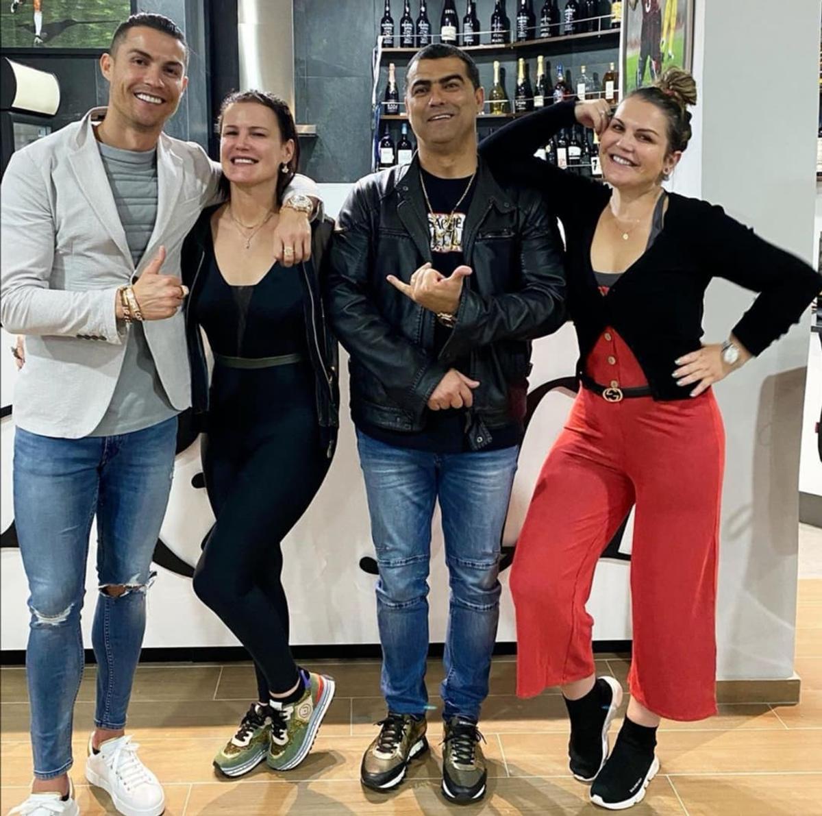 Așa să tot stai în carantină! Cristiano Ronaldo s-a autoizolat alături de iubita sa într-o vilă spectaculoasă