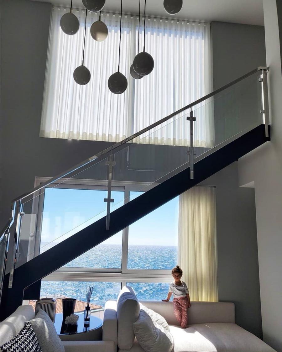 sursă foto: instagram @georginagio Așa să tot stai în carantină! Cristiano Ronaldo s-a autoizolat alături de iubita sa într-o vilă spectaculoasă