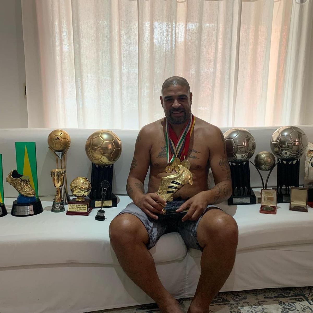 FOTO Unde a ajuns Adriano să locuiască » Fostul atacant al lui Inter și-a vândut casa din Brazilia