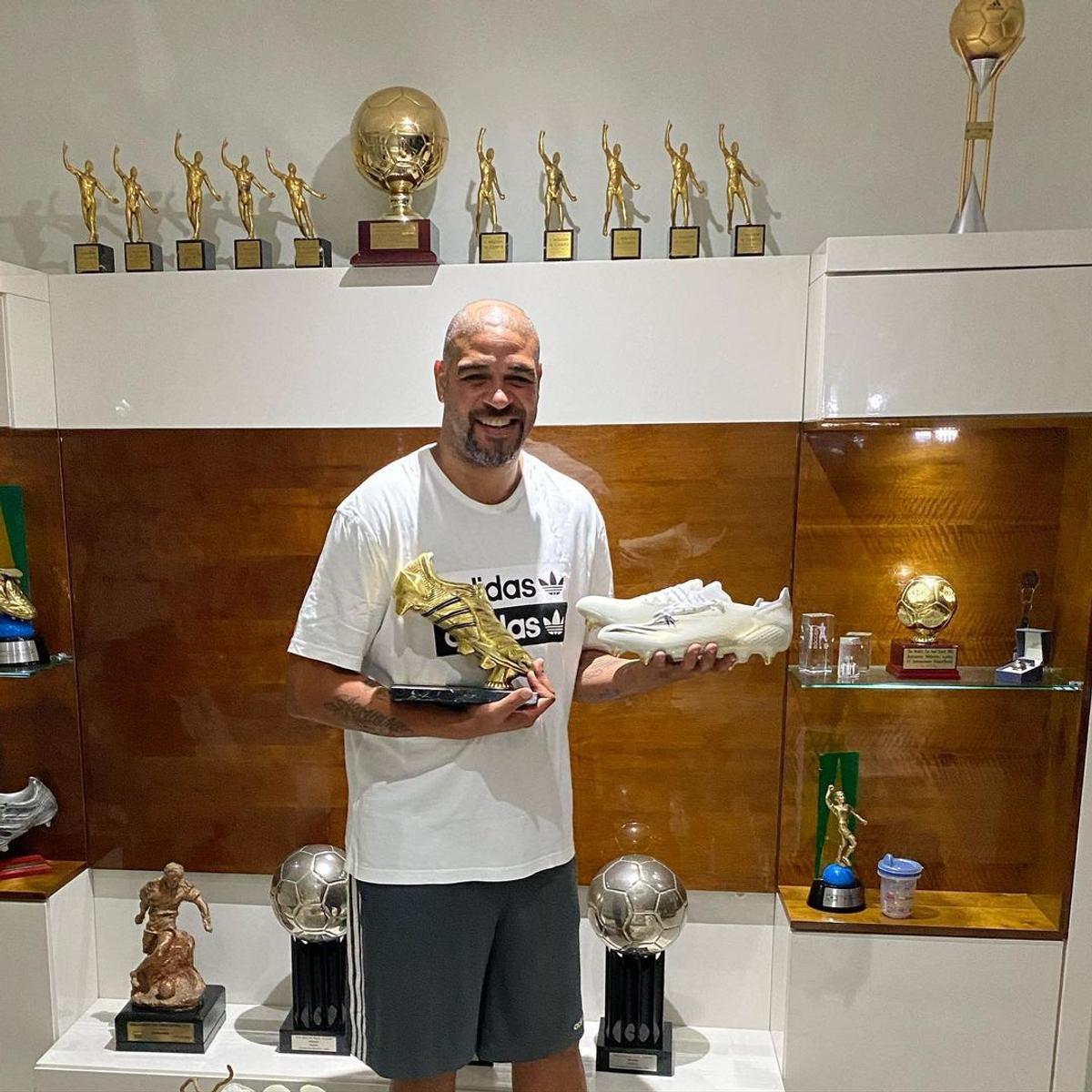 FOTO Unde a ajuns Adriano să locuiască » Fostul atacant al lui Inter și-a vândut casa din Brazilia