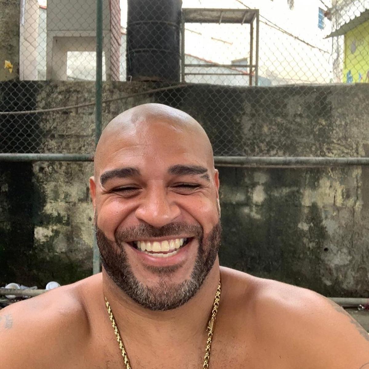 FOTO Unde a ajuns Adriano să locuiască » Fostul atacant al lui Inter și-a vândut casa din Brazilia