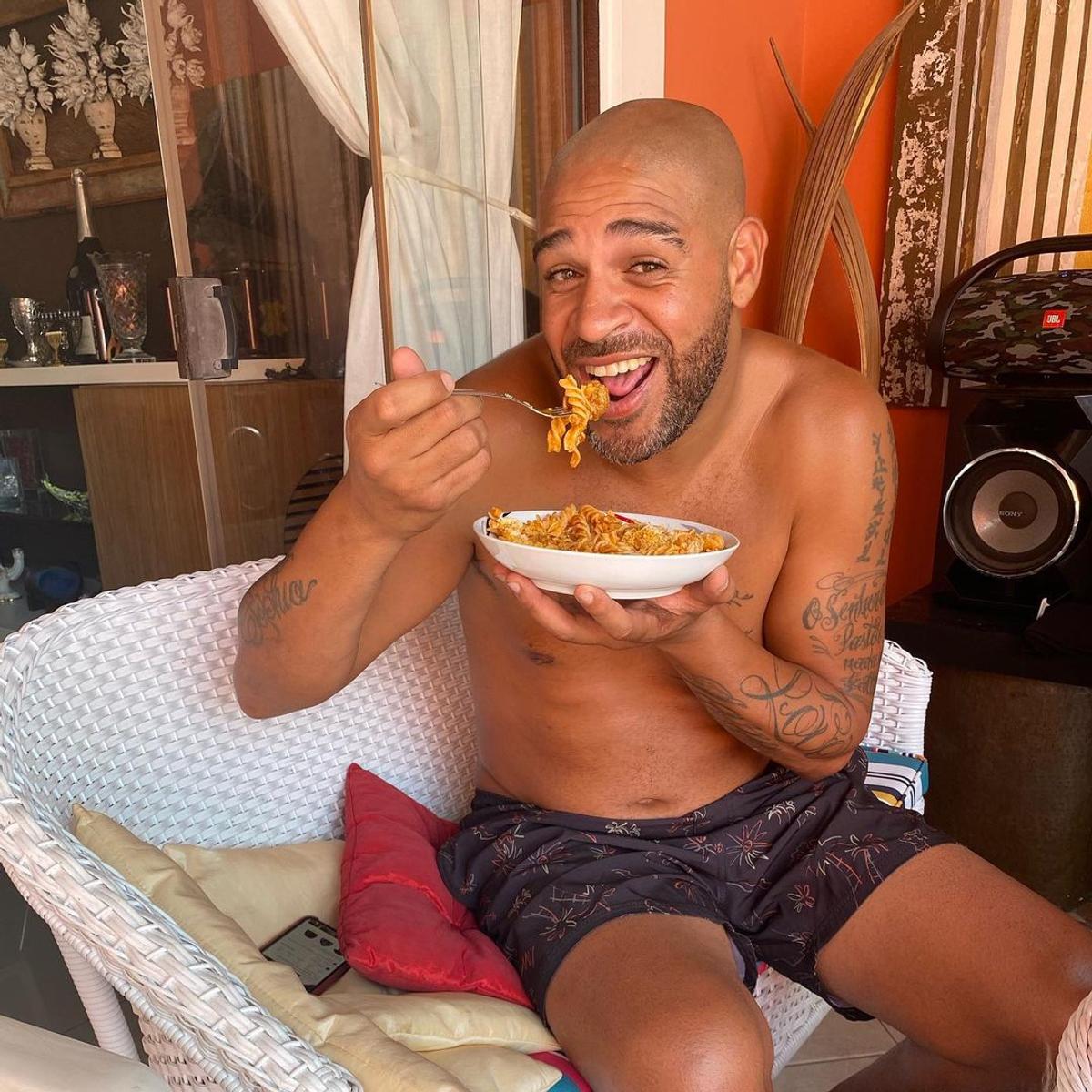 FOTO Unde a ajuns Adriano să locuiască » Fostul atacant al lui Inter și-a vândut casa din Brazilia