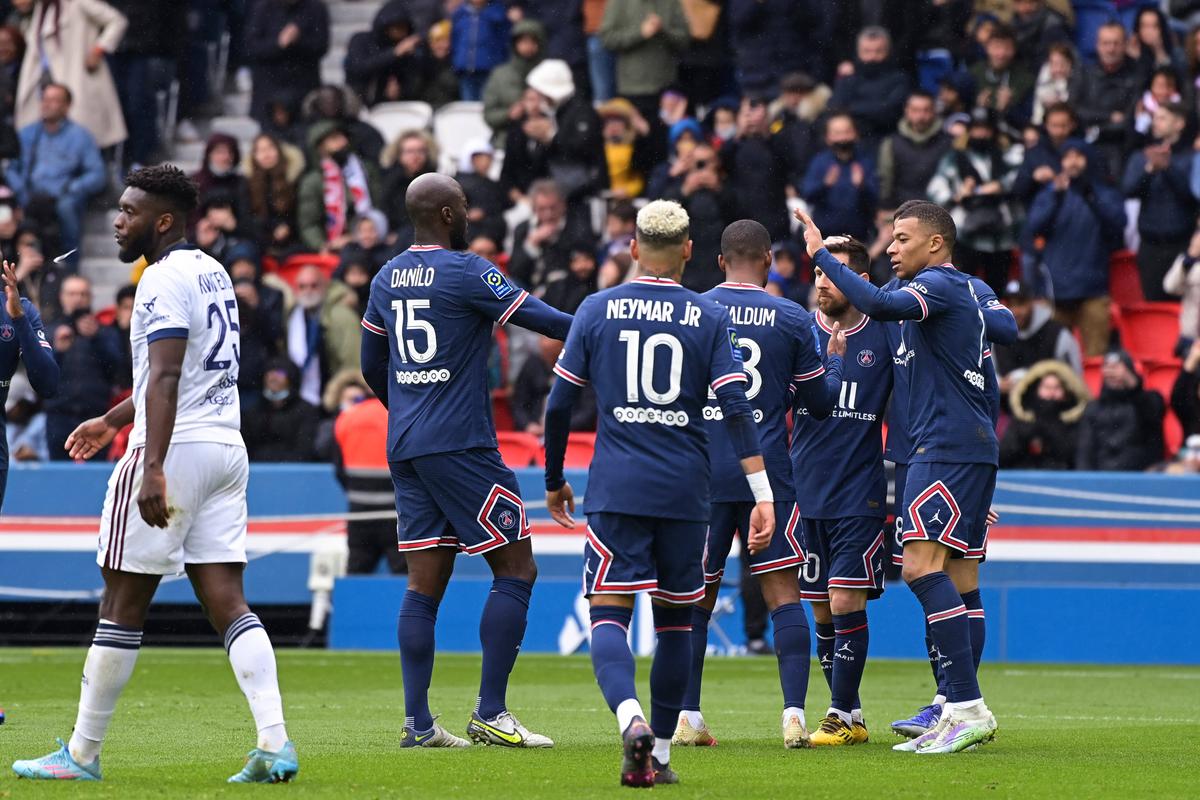 Fanii lui PSG, furioși după eliminarea din UCL » Ce le-au făcut lui Messi și Neymar