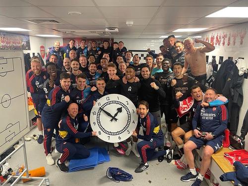 Elevii lui Mikel Arteta s-au fotografiat în vestiar, după ce Arsenal a învins cu 3-0 pe Fulham, foto: Instagram