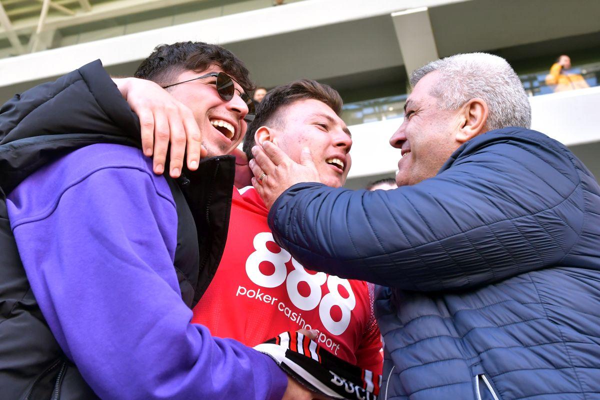 Povestea celui mai emoționant moment de la calificarea lui Dinamo în play-off: „Dacă el suferă, ei mor pe dinăuntru. Anul trecut, tatăl lui a făcut infarct în timpul meciului”