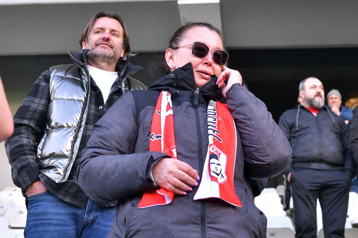 Îmbrățișarea lui Deniz Giafer cu mama lui, cel mai emoționant moment de la calificarea lui Dinamo în play-off