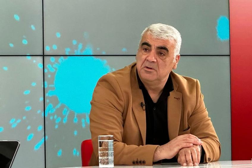 Leo Strizu (55 de ani), fostul antrenor din acte al celor de la FCSB, a relatat, în direct la GSP Live, despre faptul că nimeni nu face schimbările la gruparea roș-albastră în afară de Gigi Becali, patronul echipei.