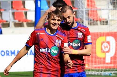 Puștiul Matei David, felicitat de colegi / Sursă foto: Facebook Steaua București