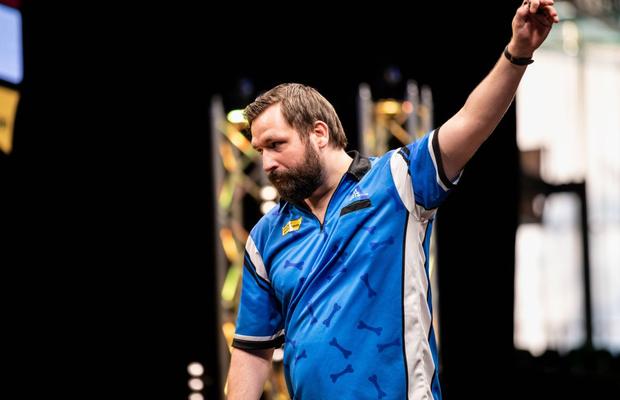 Unul dintre cei mai buni jucători de darts ai lumii și-a luat la bătaie adversarul! Scene violente