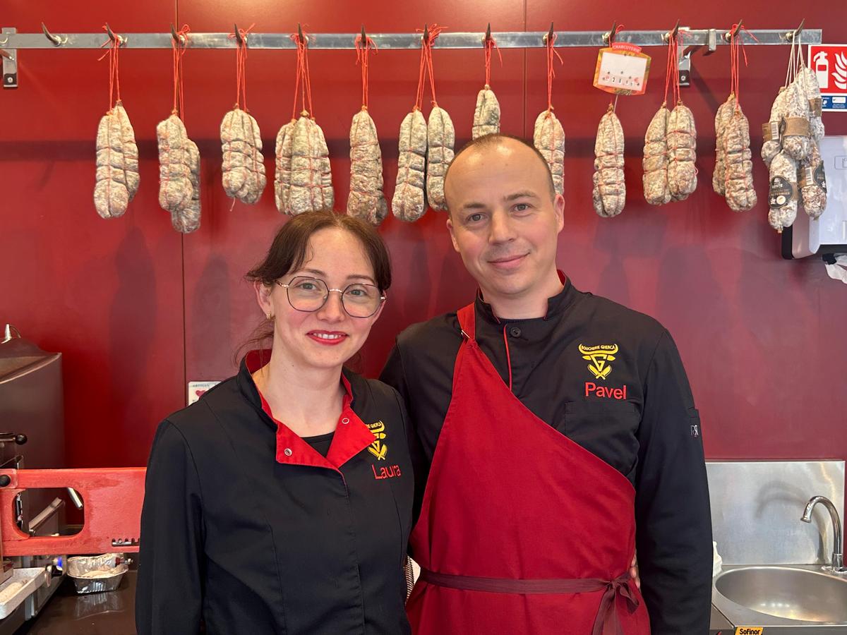 „E o libertate aparte aici, dar suntem cu gândul și la România” » La doi pași de Lyon, doi români și-au deschis afacerea care i-a dat gata pe francezi: „În perioadele bune, vindem și 100 kg. pe săptămână”
