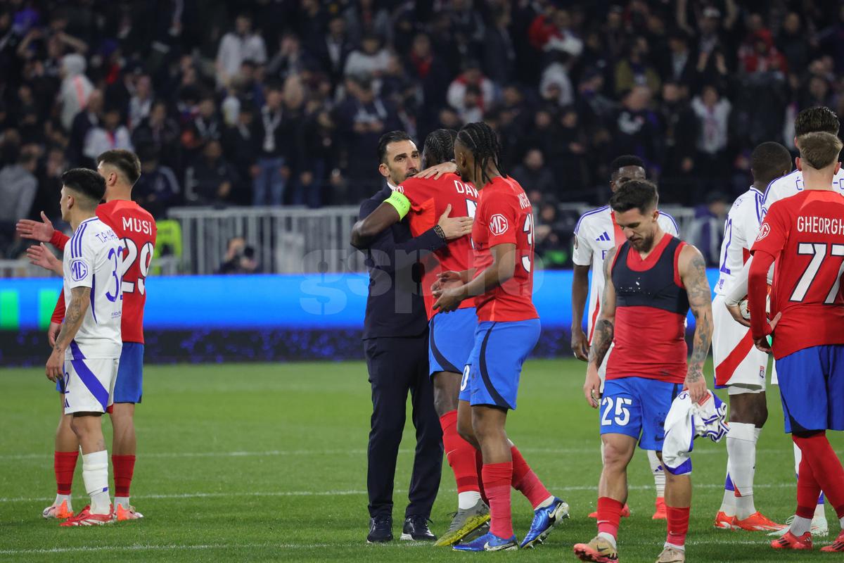 Imagini de la finalul meciului Lyon - FCSB