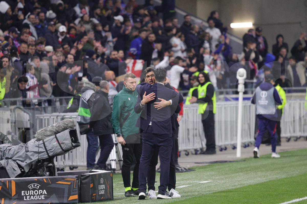 Nu s-a văzut la TV! Au început să cânte imnul național chiar în timpul meciului Lyon - FCSB! Scutierii au avut de furcă + cum se vinde berea pe stadion în Franța
