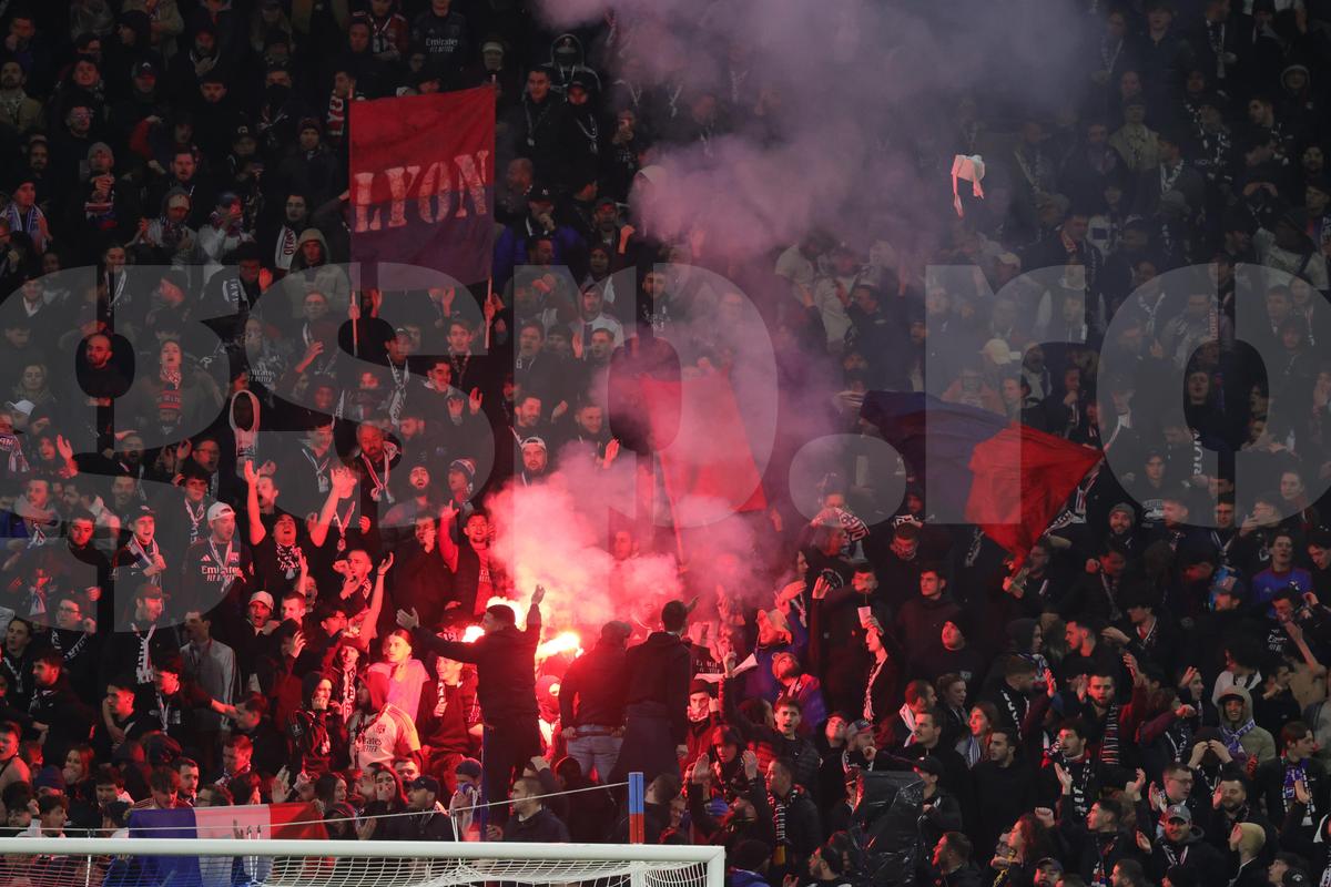 Nu s-a văzut la TV! Au început să cânte imnul național chiar în timpul meciului Lyon - FCSB! Scutierii au avut de furcă + cum se vinde berea pe stadion în Franța