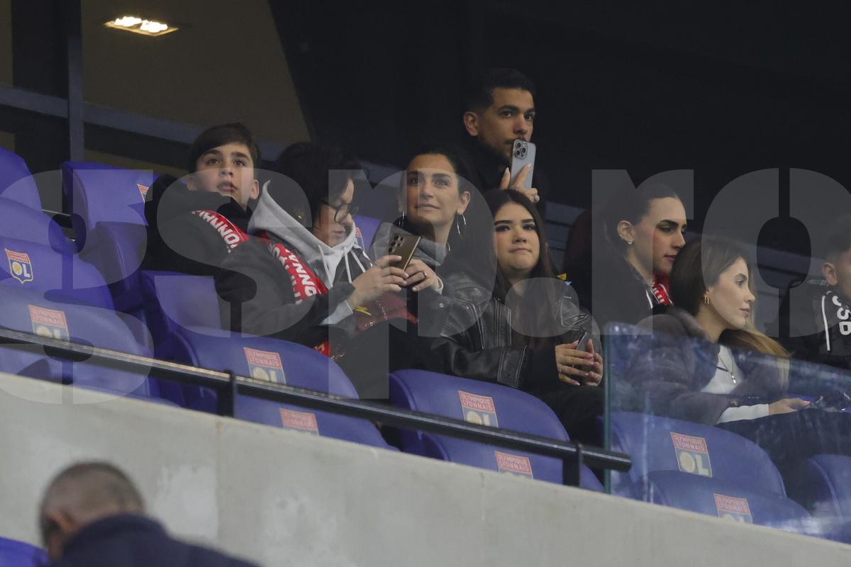Fiica-fotomodel a lui Elias Charalambous a atras atenția în tribune la Lyon - FCSB
