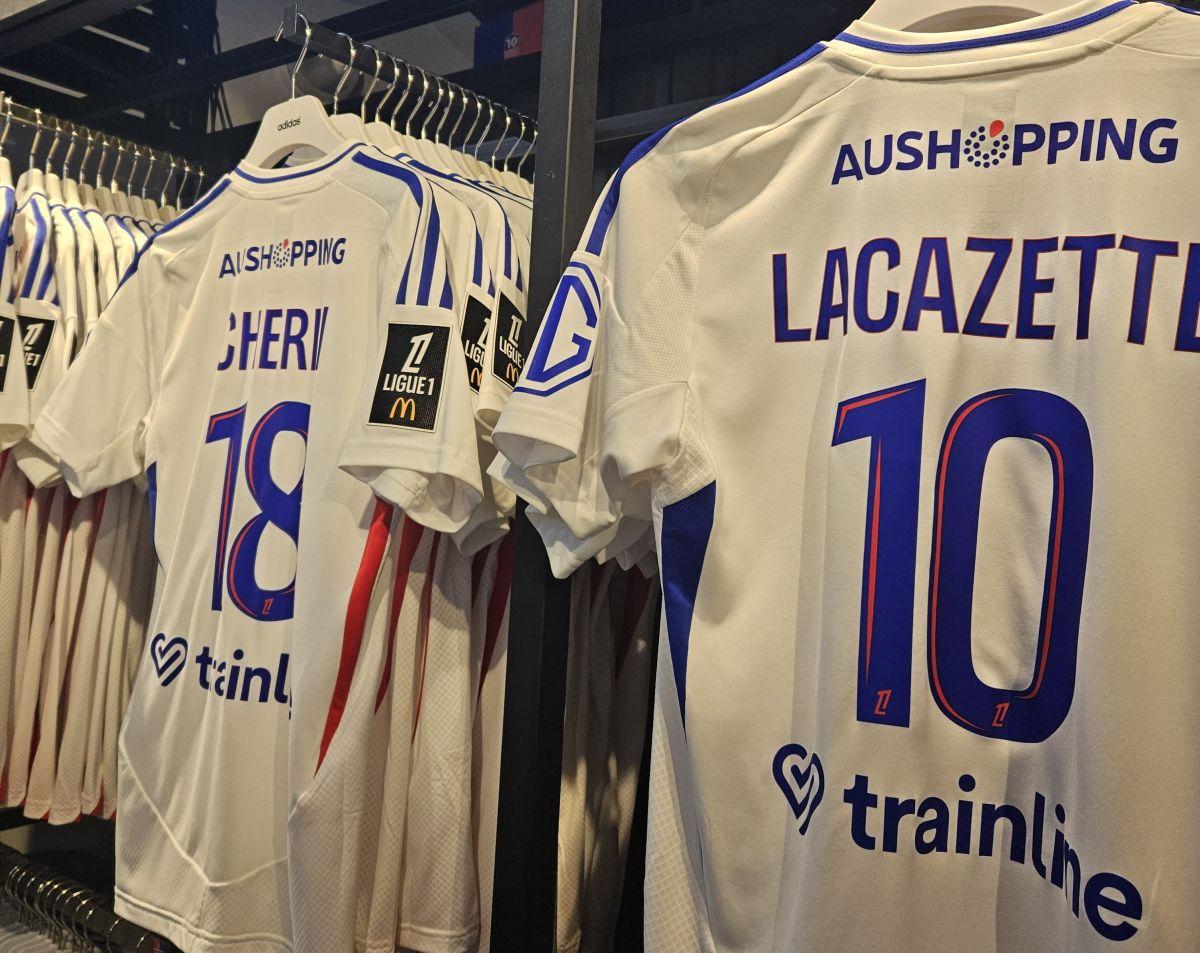 Poftiți în universul lui Olympique Lyon: incursiune din scoarță în scoarță în magazinul oficial al francezilor