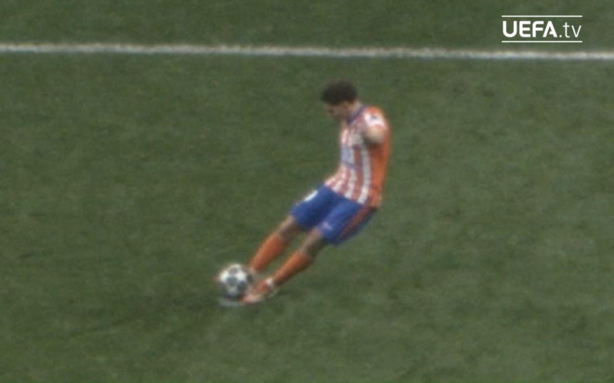UEFA a publicat DOVADA VIDEO: Julian Alvarez a atins mingea cu ambele picioare!