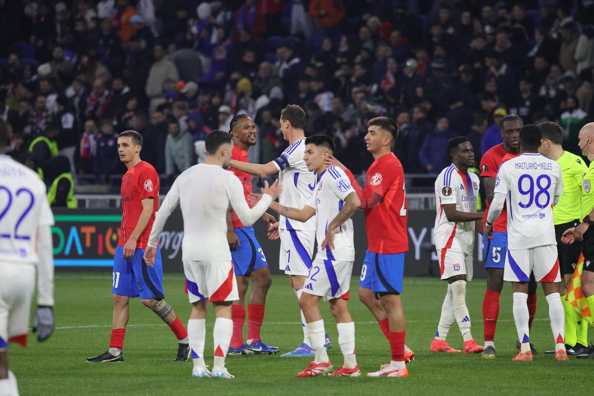 Imagini de la finalul meciului Lyon - FCSB