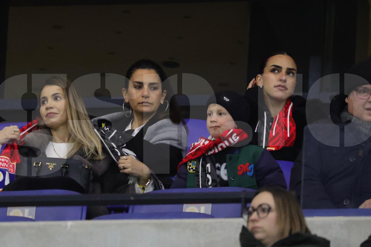 Fiica-fotomodel a lui Elias Charalambous a atras atenția în tribune la Lyon - FCSB