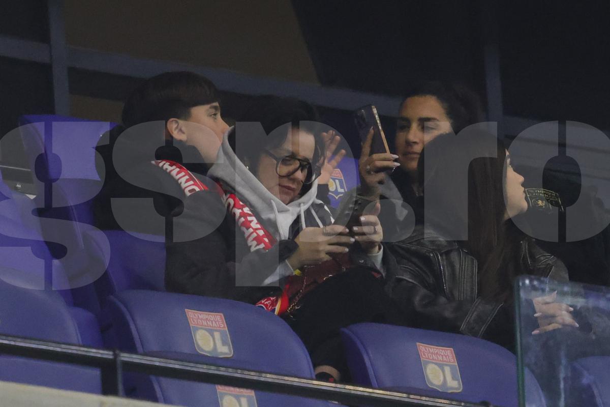 Fiica-fotomodel a lui Elias Charalambous a atras atenția în tribune la Lyon - FCSB