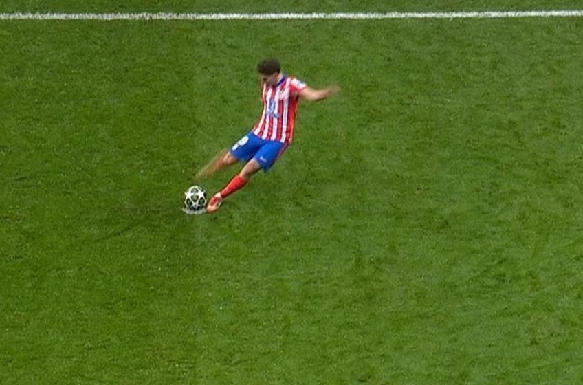 Julian Alvarez, în momentul executării penalty-ului