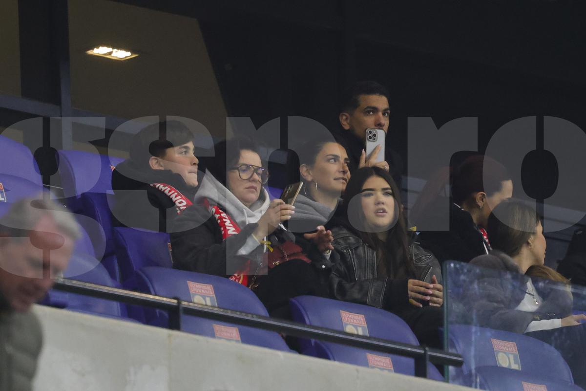 Fiica-fotomodel a lui Elias Charalambous a atras atenția în tribune la Lyon - FCSB