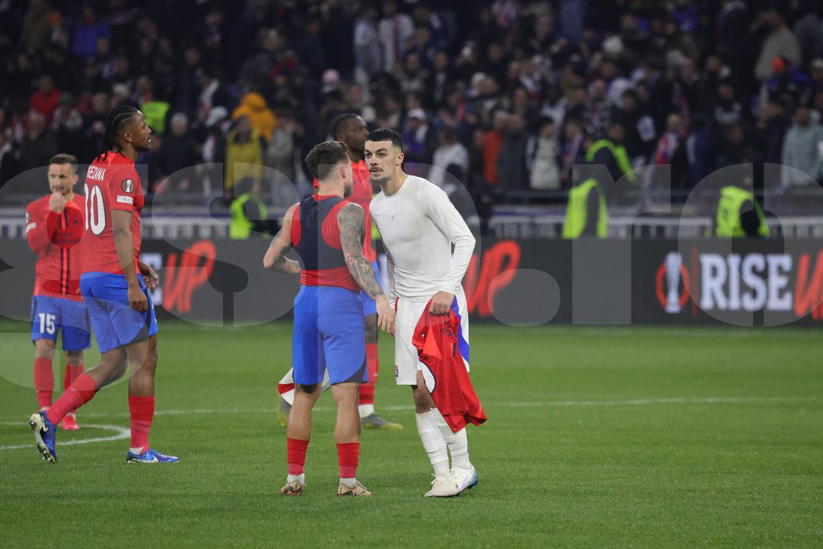 Nu s-a văzut la TV! Au început să cânte imnul național chiar în timpul meciului Lyon - FCSB! Scutierii au avut de furcă + cum se vinde berea pe stadion în Franța