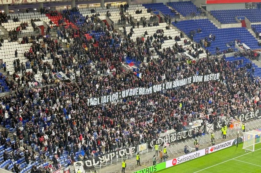 Mesajul apărut în peluza lui Lyon la meciul cu FCSB, foto: Sergiu Alexandru