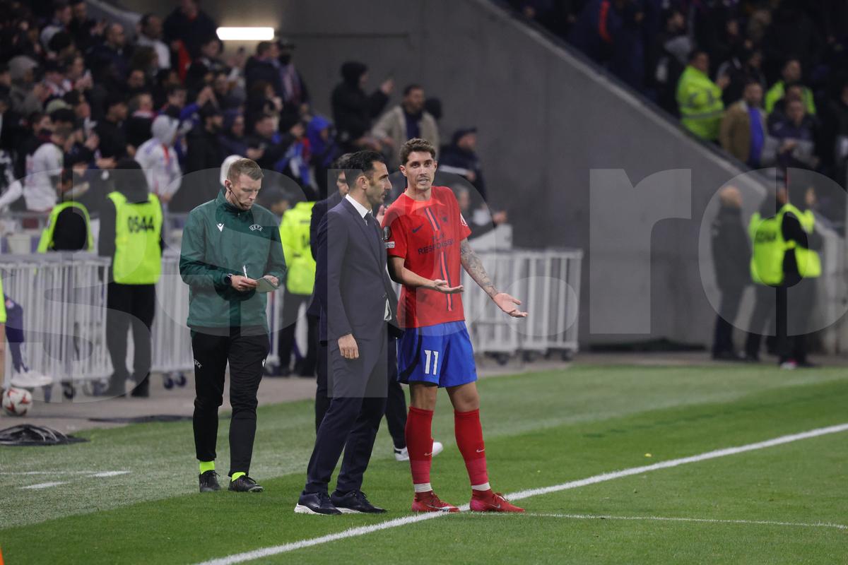 Nu s-a văzut la TV! Au început să cânte imnul național chiar în timpul meciului Lyon - FCSB! Scutierii au avut de furcă + cum se vinde berea pe stadion în Franța