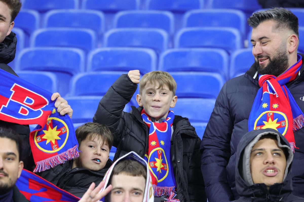 Asta le întrece pe toate! Cu o oră înainte de Lyon - FCSB, Mihai Stoica a anunțat schimbările de la pauză: „Suntem disperați”