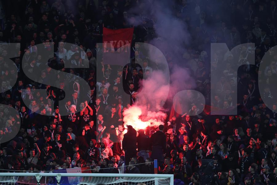 Nu s-a văzut la TV! Au început să cânte imnul național chiar în timpul meciului Lyon - FCSB! Scutierii au avut de furcă + cum se vinde berea pe stadion în Franța