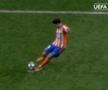 DOVADA VIDEO: Julian Alvarez a atins mingea cu ambele picioare!
