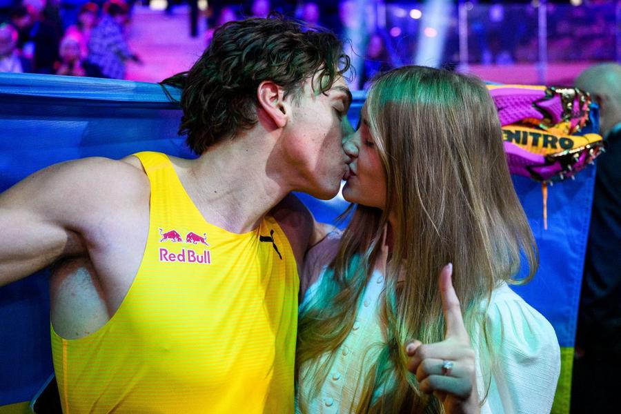 Armand Duplantis și logodnica lui, Desiree Inglander Foto: Imago Images Armand Duplantis a bătut pentru a 15-a oară recordul mondial la săritura cu prăjina! » Cât a măsurat ultima lui performanță: „E ceva incredibil”