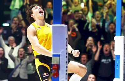 Armand Duplantis a bătut pentru a 15-a oară recordul mondial la săritura cu prăjina! » Cât a măsurat ultima lui performanță: „E ceva incredibil”