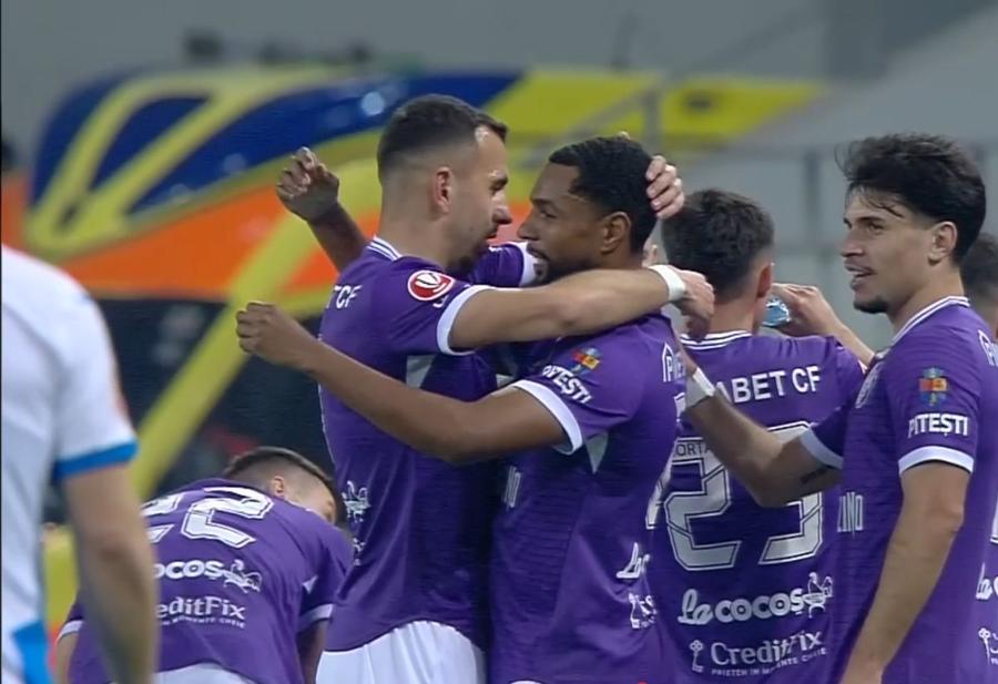 FC Argeș a dat lovitura în Bănie și a aprins imaginația fanilor în minicampionatul pentru titlu / FOTO: Captură TV @Prima Sport 1 „Nu m-a surprins înfrângerea Craiovei. Se alege praful!” » Fostul mijlocaș din Bănie știe motivele prăbușirii oltenilor