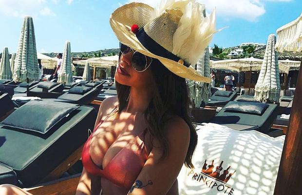 GALERIE FOTO Natalia Mateuț nu stă departe de sport! Și-a făcut sală de sport în casă și se antrenează zilnic