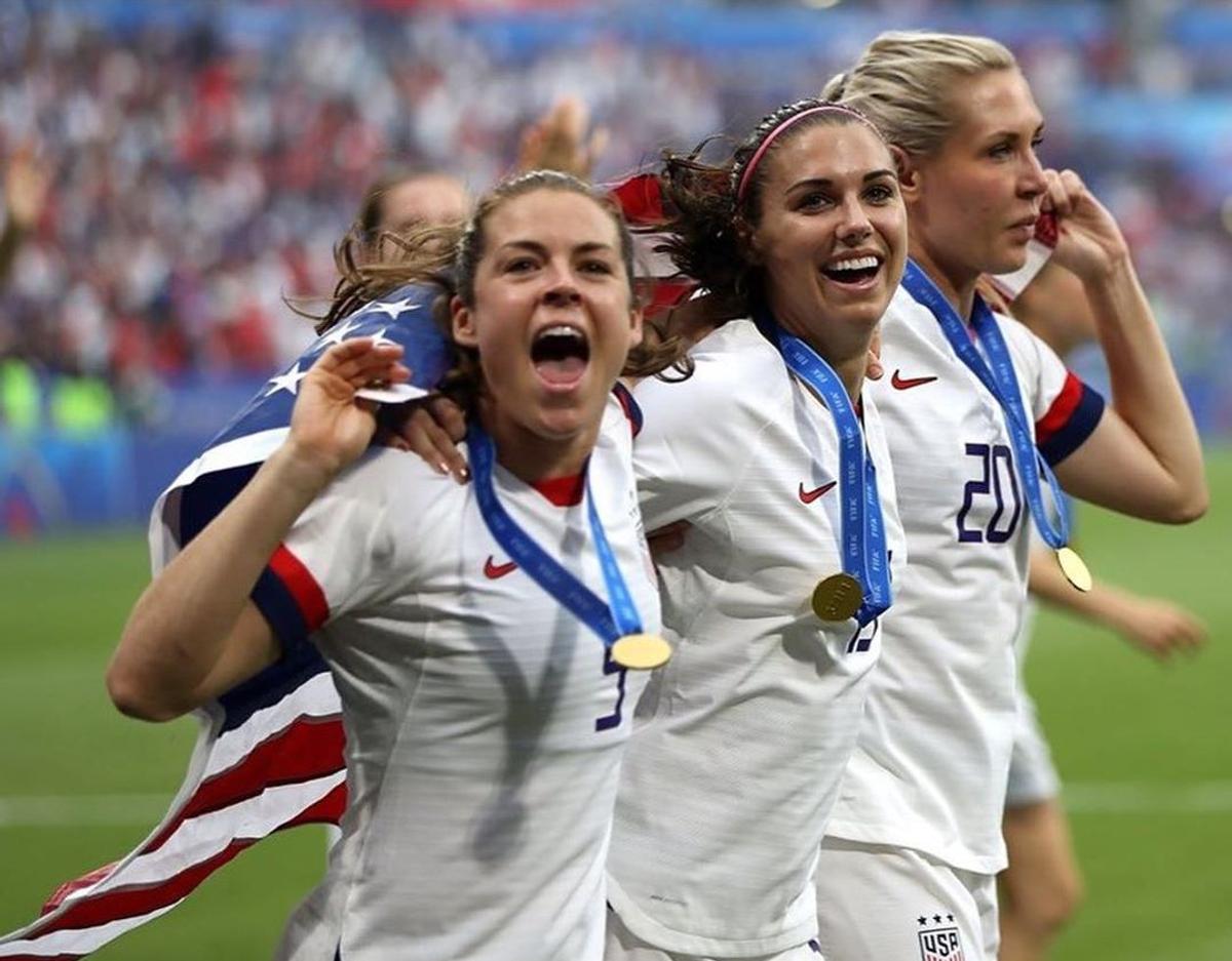 VIDEO „E sănătos ce faci?” Însărcinată în nouă luni, Alex Morgan nu renunță la antrenamente