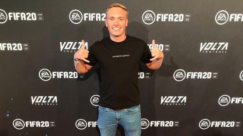 Brandon Smith a intrat în Cartea Recordurilor, după ce a obținut 63 de succese jucând FIFA 20 neîntrerupt aproape o zi întreagă.