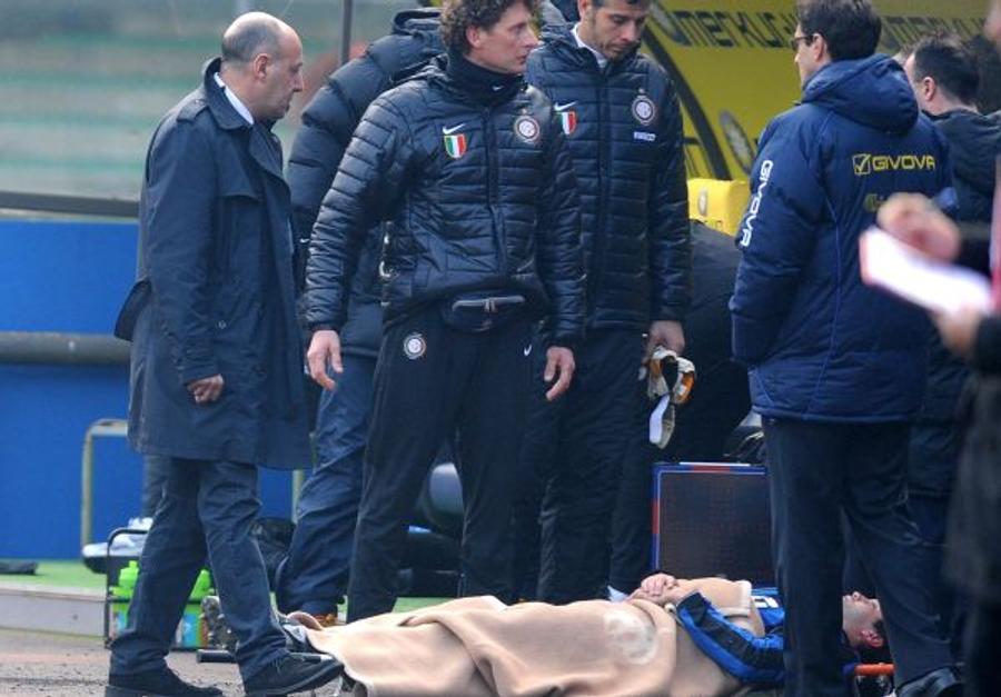 Cristi pe targă după accidentarea teribilă suferită la cap Cristi Chivu, scrisoare emoționantă pentru fanii lui Inter: „Am dat totul pentru club, atât de mult încât am semne pe corp”