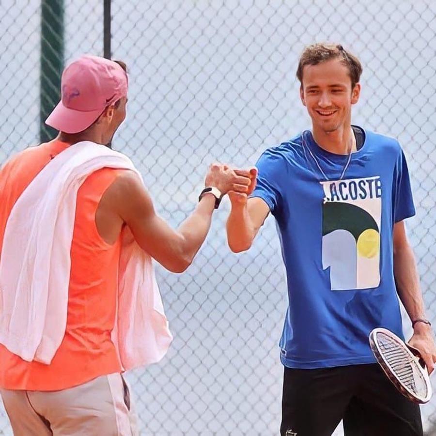 Nadal și Medvedev, după antrenamentul făcut împreună Numărul 2 mondial, depistat pozitiv cu COVID-19, se retrage de la Monte Carlo » Participarea lui Rafa Nadal, sub semnul întrebării