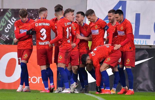 Gigi Becali știe unde s-a „defectat” FCSB și trage un semnal de alarmă: „Vă dați seama ce probleme o să avem?”