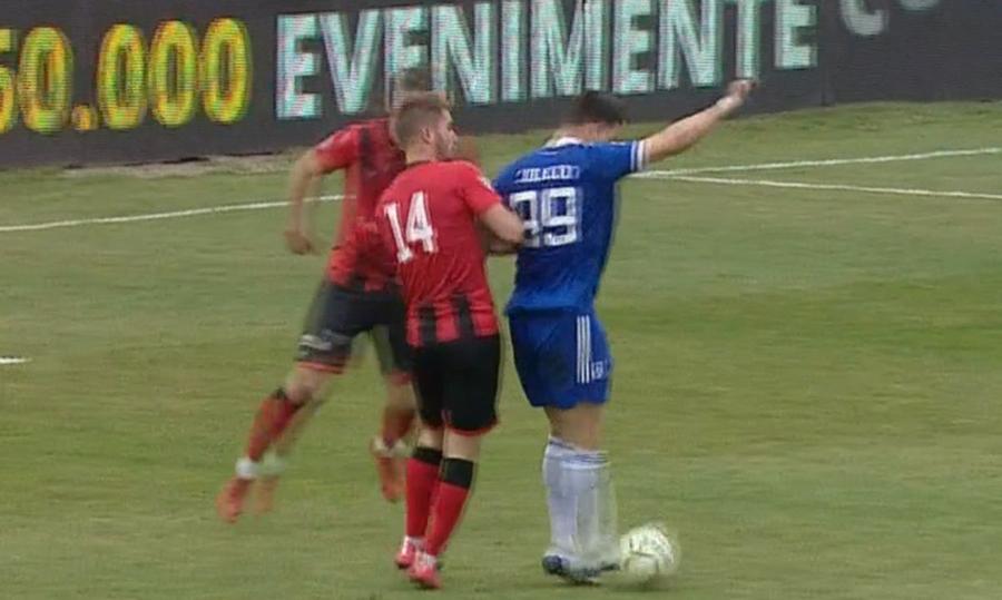 Captură TV @Telekom Sport Penalty controversat în Csikszereda - FC U Craiova: meciul s-a rupt după decizia lui Dima