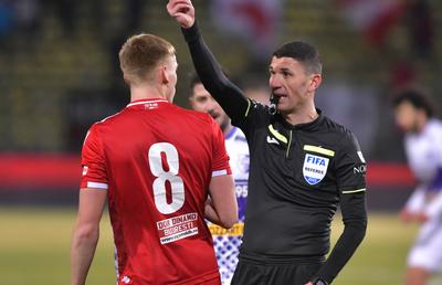 Cifre șocante: Dinamo, campioană absolută la cartonașe în sezonul în care a retrogradat!