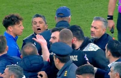 PAOK, al doilea an la rând în finala Cupei Greciei » Incidente la returul semifinalei: Răzvan Lucescu în mijlocul evenimentelor!