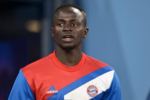 Sadio Mane, amendat după ce l-a lovit pe Leroy Sane. Foto: Imago Images