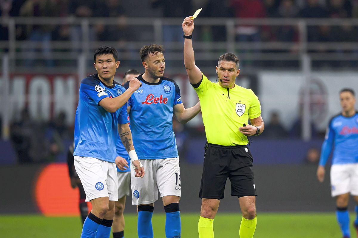 Cine este Istvan Kovacs, „centralul” care va arbitra finala Ligii Campionilor » Drumul dintr-un apartament din Carei, „șpaga” de 2 lei și debutul cu „roșu”