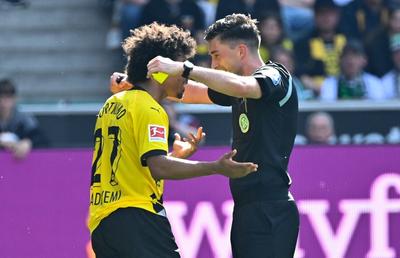 Le-a luat penalty-ul înapoi! Culmea arbitrajului în Bundesliga! » Nimeni nu a înțeles ce s-a întâmplat la meciul lui Dortmund