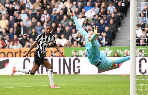 Newcastle - Tottenham 4-0 » Cu Drăgușin rezervă, londonezii au fost pulverizați pe St. James' Park!