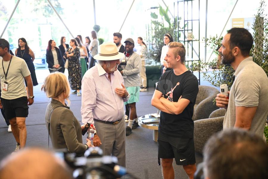 Denis Shapovalov și Ion Țiriac Foto: Raed Krishan (GSP) Denis Shapovalov, bucuros să fie în România, la Țiriac Open: „Încerc să construiesc din nou” » Ce crede despre Simona Halep: „Sunt fericit pentru ea, a luptat și și-a făcut dreptate”